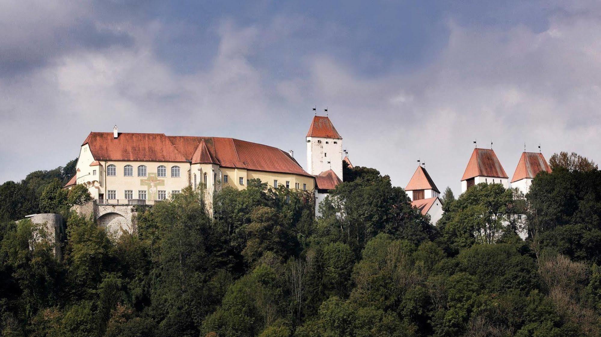 Hotel Schloss Neuburg - Hoftaferne 诺伊堡艾姆因 外观 照片